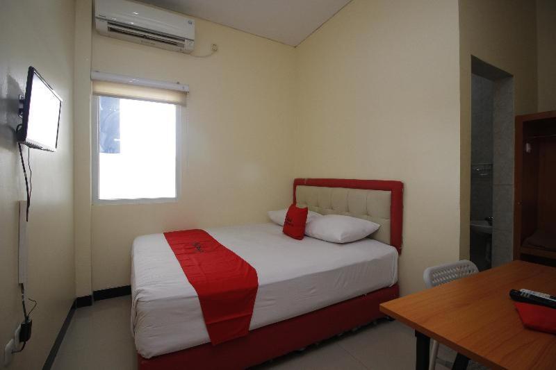 Reddoorz Plus @ Jalan Pemuda Giacarta Camera foto
