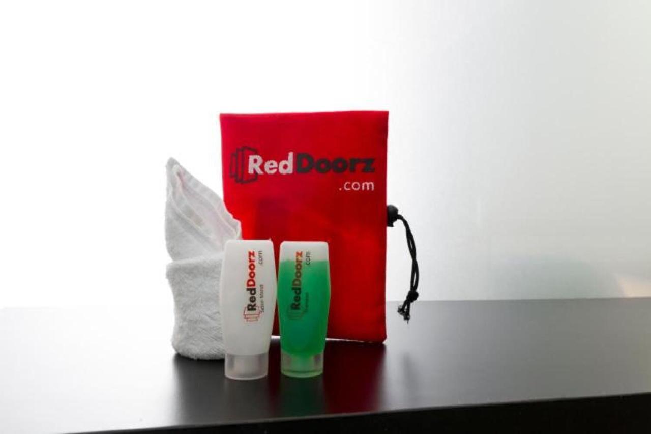 Reddoorz Plus @ Jalan Pemuda Giacarta Esterno foto